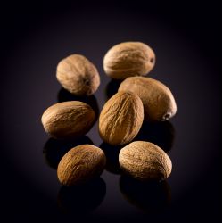 Whole nutmeg