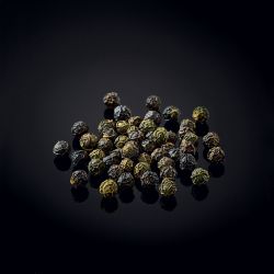 Organic whole green pepper from the Bolaven Plateau